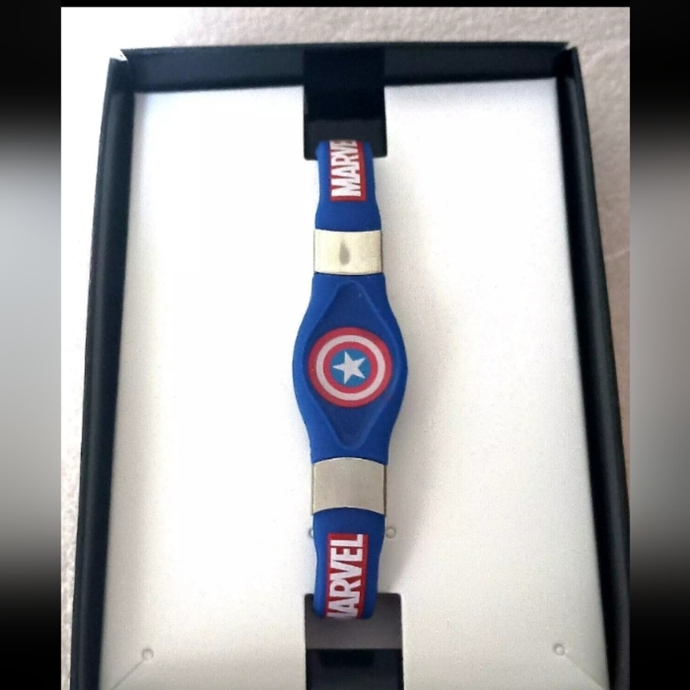 Marvel Captain America Red, White & Blue Fun Silicone Bracelet New NOS MIB